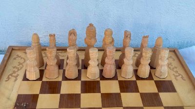 Egyedi, kézzel faragott fa sakk-készlet – 2. bélyegkép