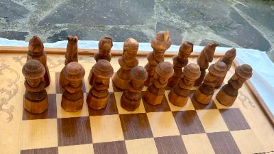 Egyedi, kézzel faragott fa sakk-készlet – 3. bélyegkép